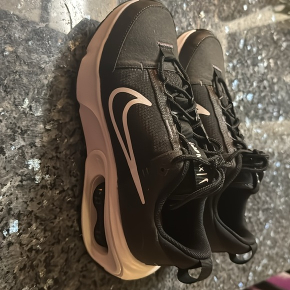 WMNS AIR MAX INTERLOCK 'BLACK WHITE Size 8.5 - Picture 5 of 9